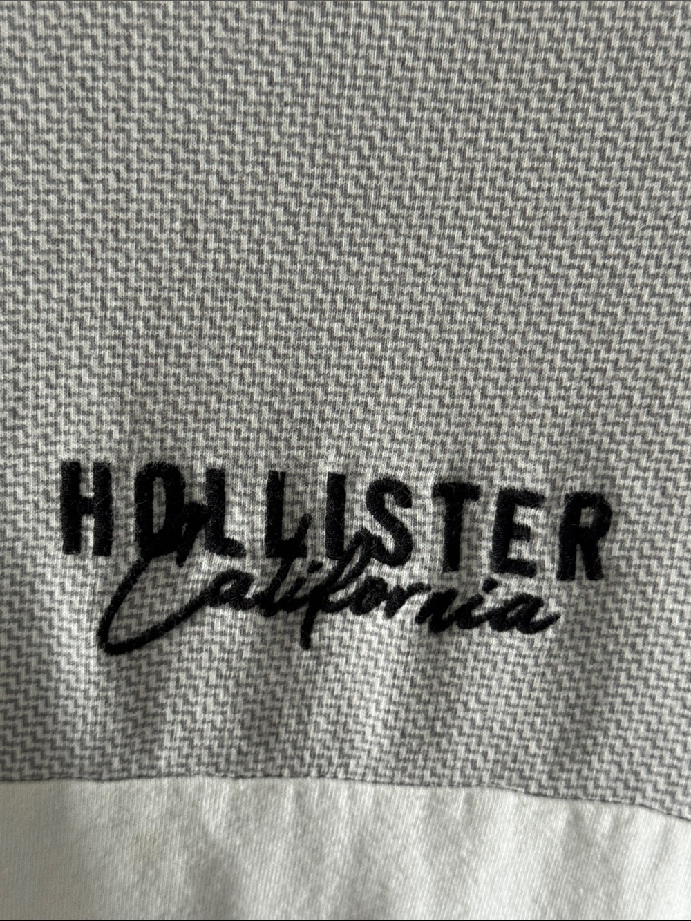 Hollister Men's Gray and Black Crewneck Sweater